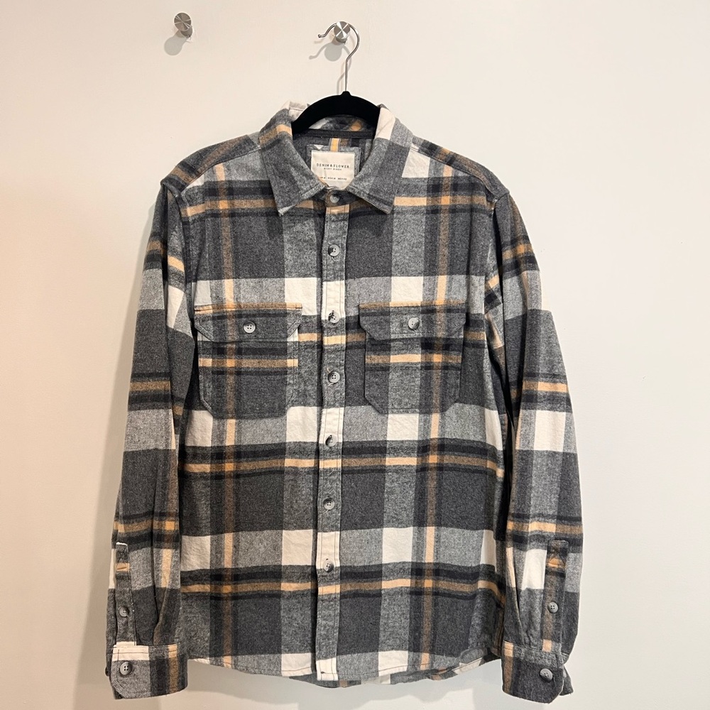 Denim and Flower Gray Plaid Flannel Shirt – Size M – 100% Cotton